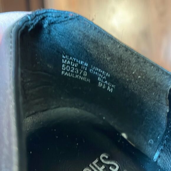 Mootsies Tootsies Faulkner Black Leather Shoes, square heels, 9 1/2 - Picture 4 of 4